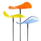 Cazador-del-sol ® | Lucy - Medio | 3 Wavy Suncatcher Discs 50" Height, Blue, Orange, Lemon