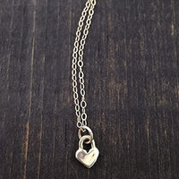 The Vintage Pearl - 18" Charm Necklace - Hearts Forever - 1 Heart