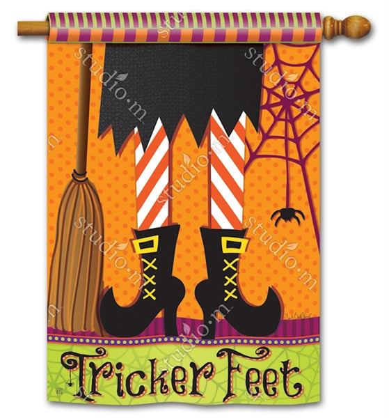 Studio M - Standard Flag 28 " x 40" - Tricker Feet